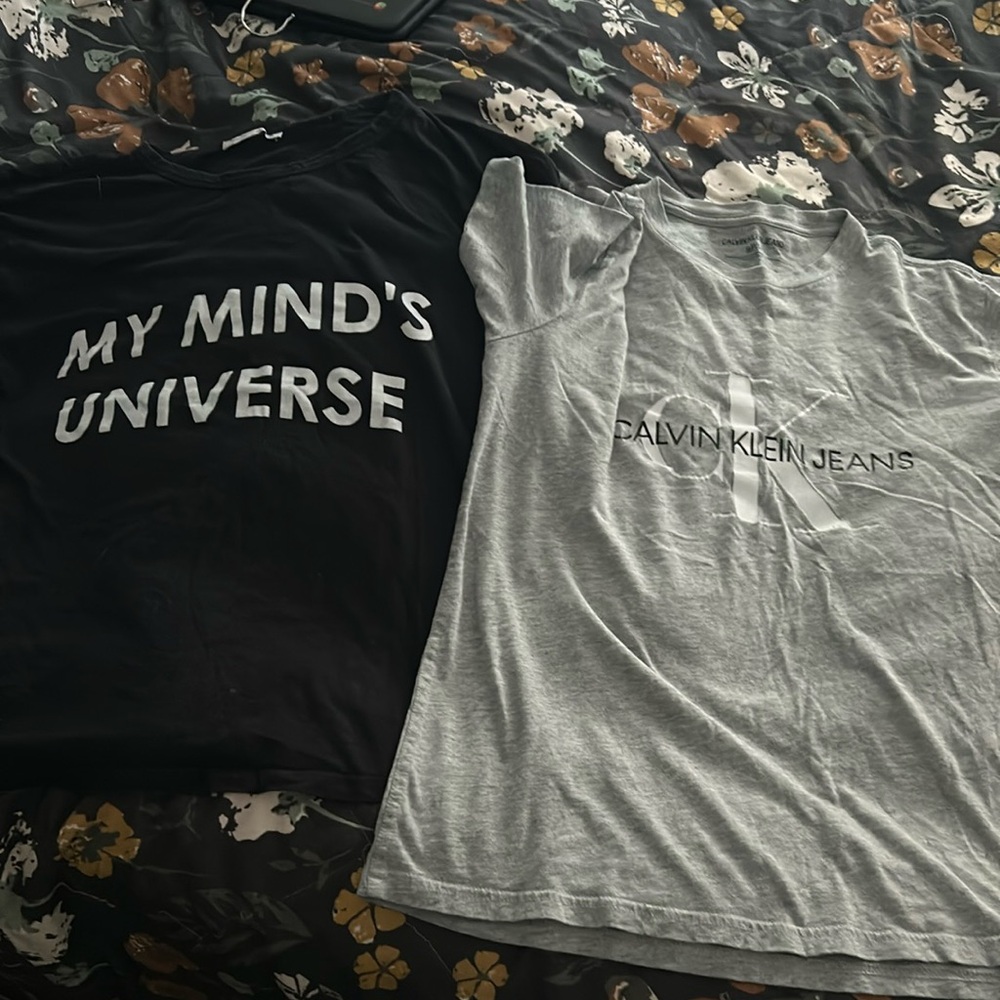 2 T-shirts